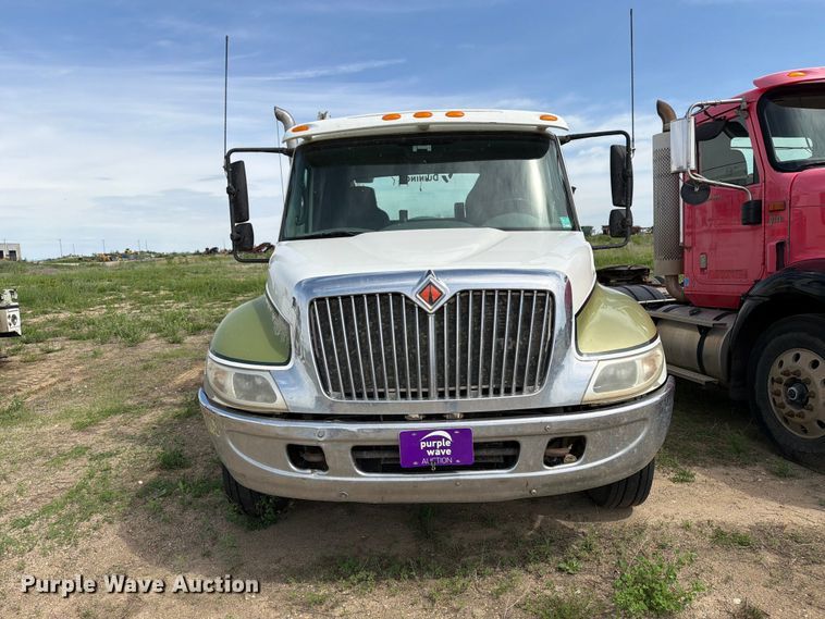 image for item FK0232 2007 International 4200 utility / service truck