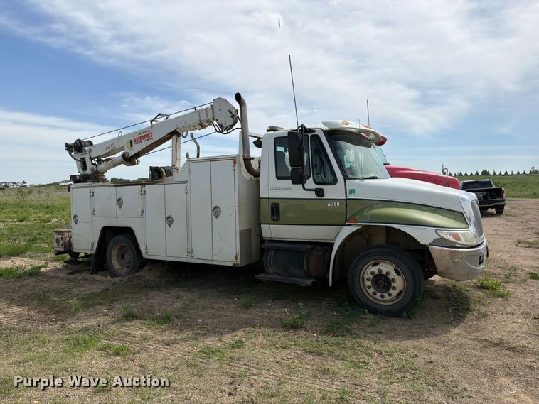 image for item FK0232 2007 International 4200 utility / service truck