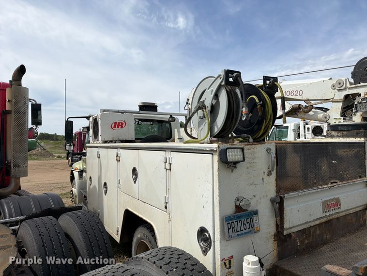 image for item FK0232 2007 International 4200 utility / service truck
