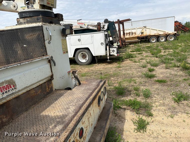 image for item FK0232 2007 International 4200 utility / service truck