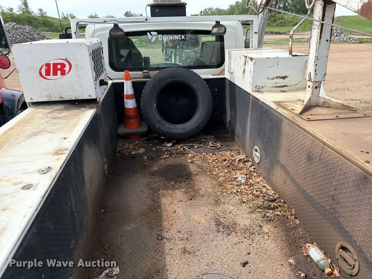 image for item FK0232 2007 International 4200 utility / service truck