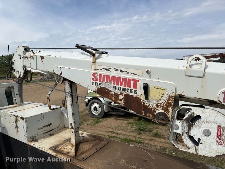 image for item FK0232 2007 International 4200 utility / service truck