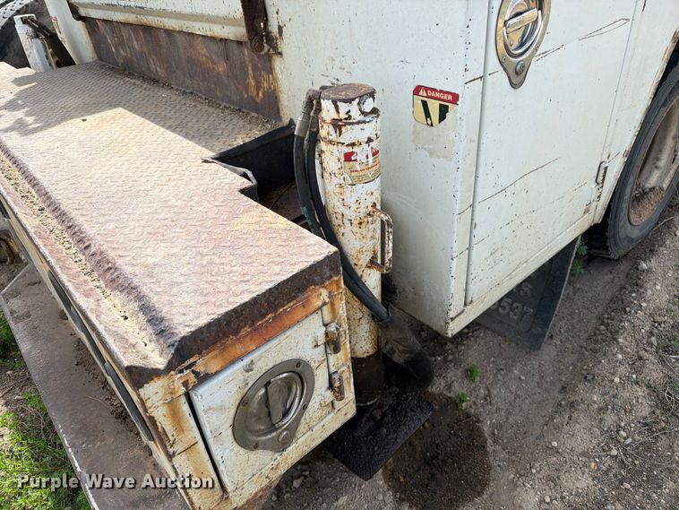 image for item FK0232 2007 International 4200 utility / service truck