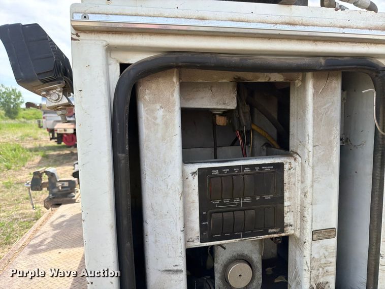 image for item FK0232 2007 International 4200 utility / service truck