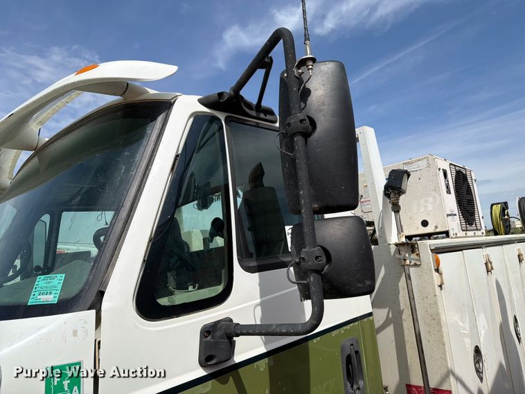 image for item FK0232 2007 International 4200 utility / service truck