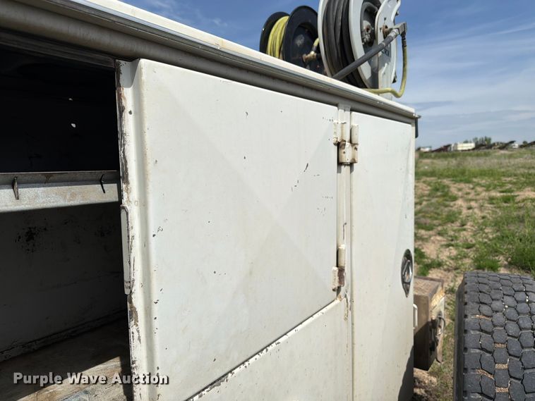 image for item FK0232 2007 International 4200 utility / service truck