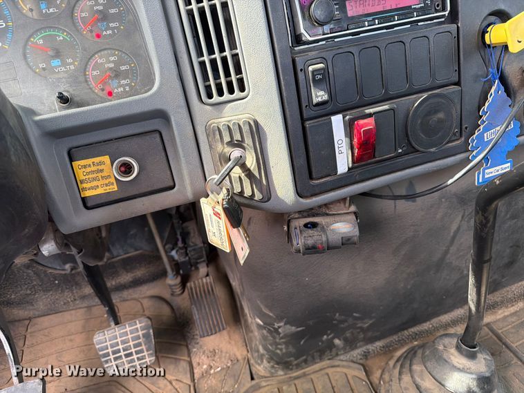 image for item FK0232 2007 International 4200 utility / service truck