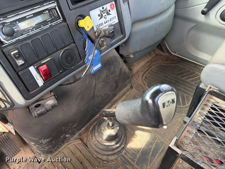 image for item FK0232 2007 International 4200 utility / service truck