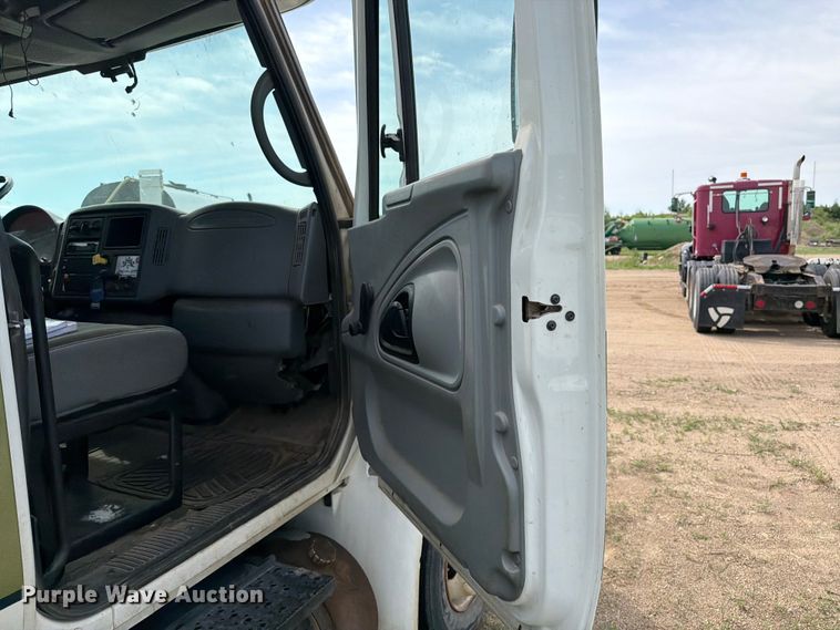 image for item FK0232 2007 International 4200 utility / service truck