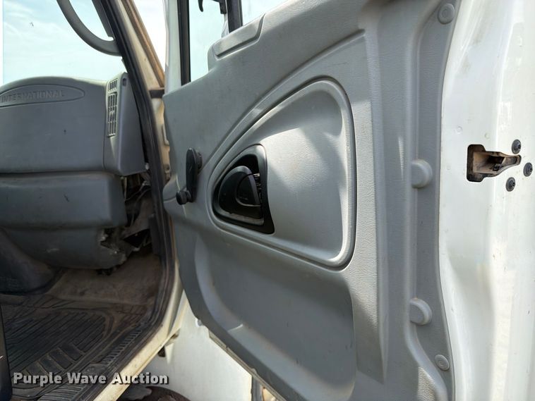 image for item FK0232 2007 International 4200 utility / service truck