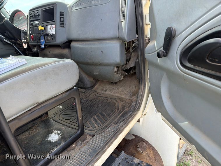 image for item FK0232 2007 International 4200 utility / service truck