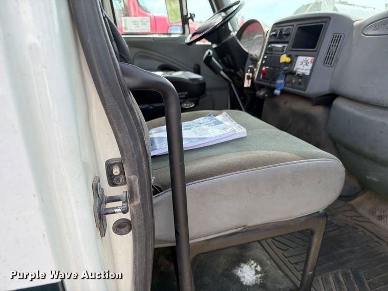 image for item FK0232 2007 International 4200 utility / service truck