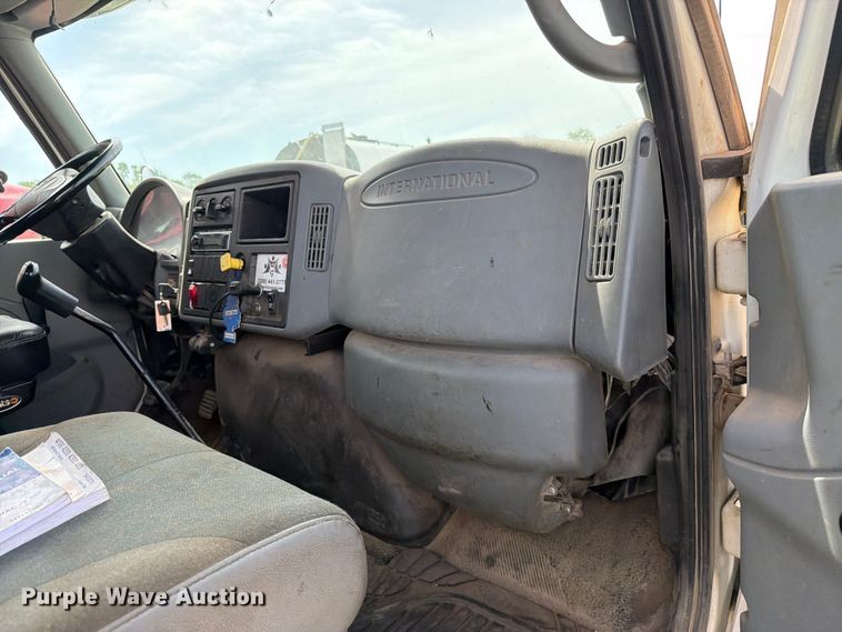 image for item FK0232 2007 International 4200 utility / service truck