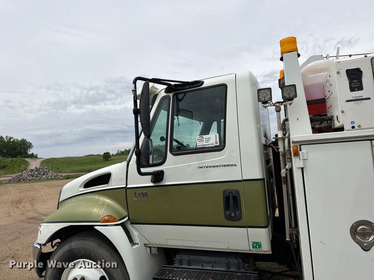 image for item FK0234 2007 International 4200 utility / service truck