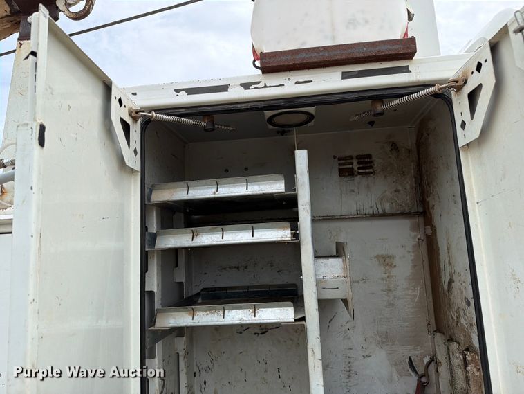image for item FK0234 2007 International 4200 utility / service truck