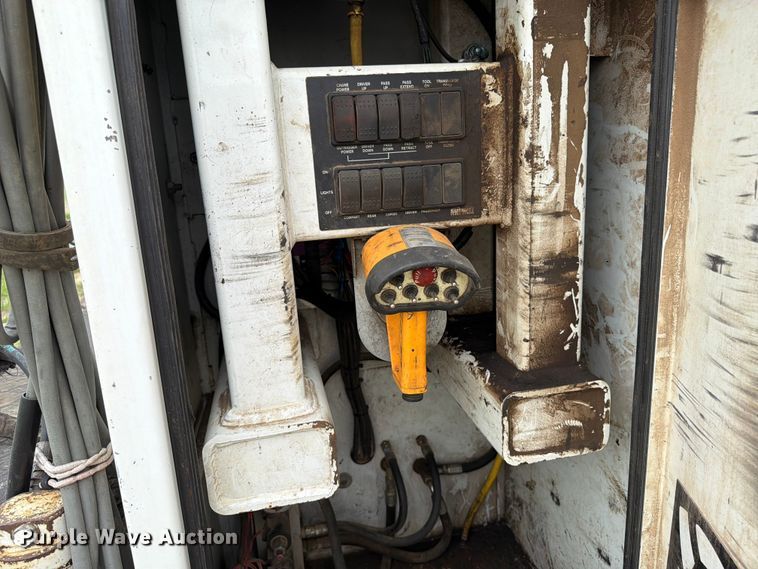 image for item FK0234 2007 International 4200 utility / service truck