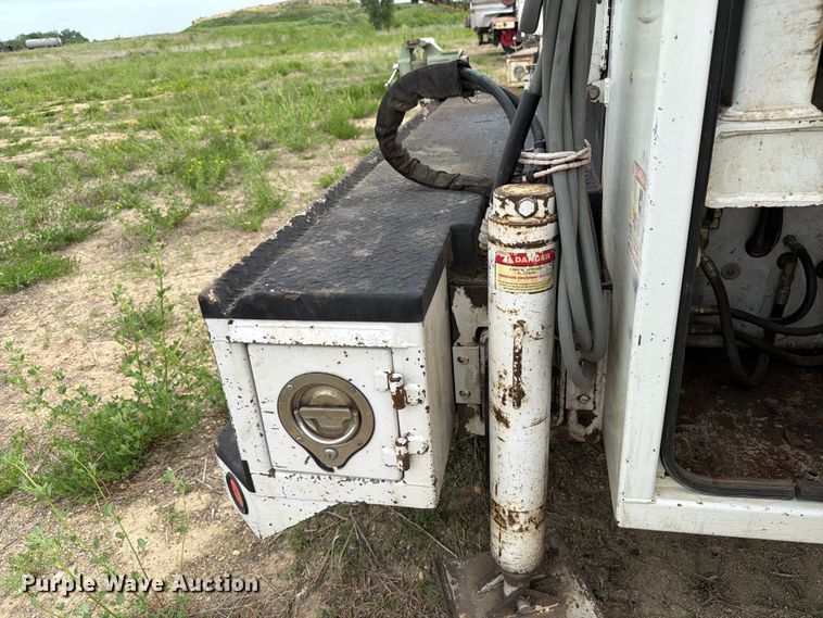 image for item FK0234 2007 International 4200 utility / service truck