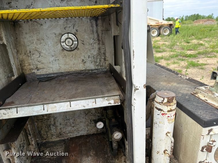 image for item FK0234 2007 International 4200 utility / service truck