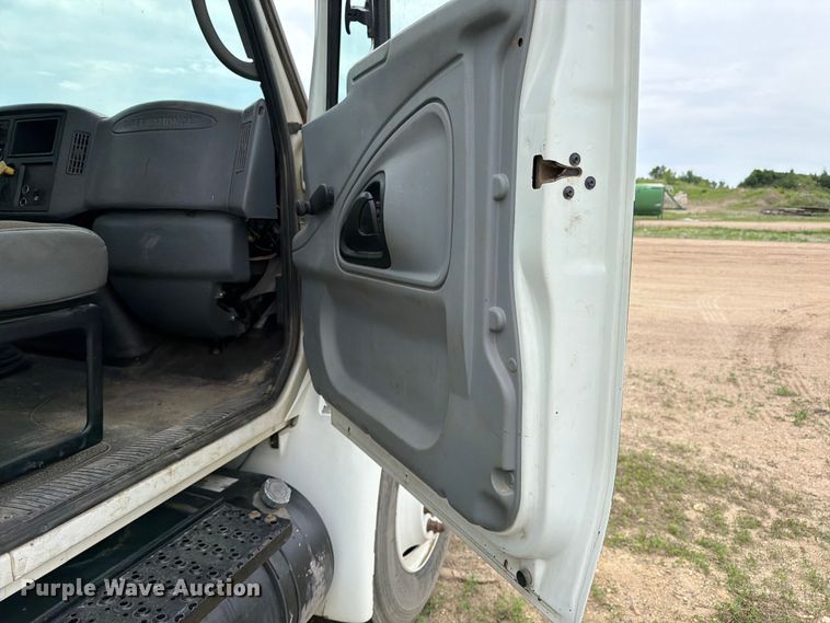image for item FK0234 2007 International 4200 utility / service truck