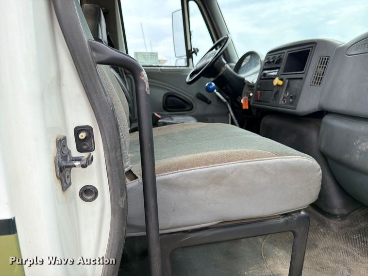 image for item FK0234 2007 International 4200 utility / service truck
