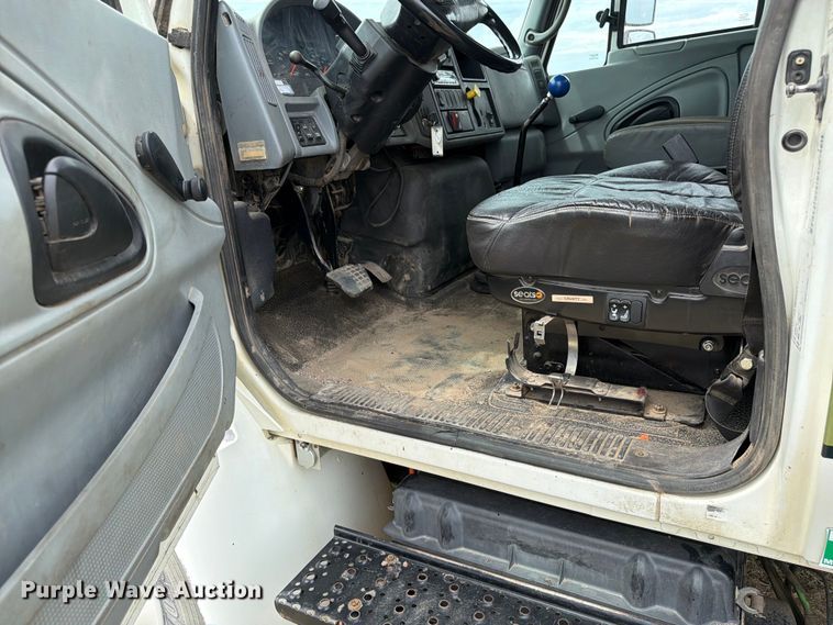 image for item FK0234 2007 International 4200 utility / service truck