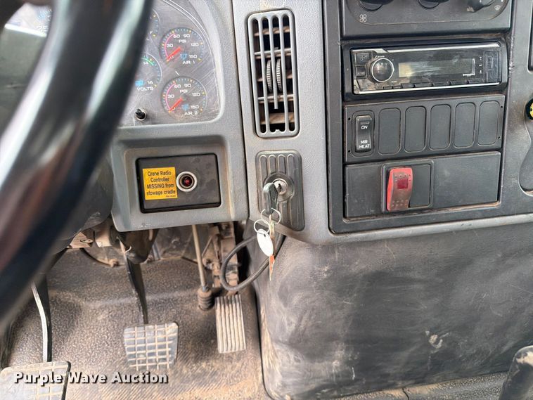 image for item FK0234 2007 International 4200 utility / service truck
