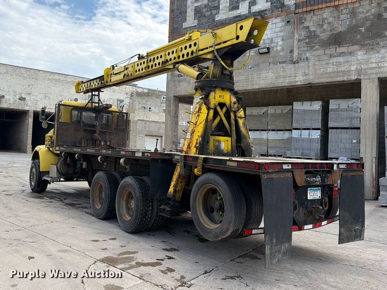 image for item FK0256 2004 Peterbilt 357 crane truck