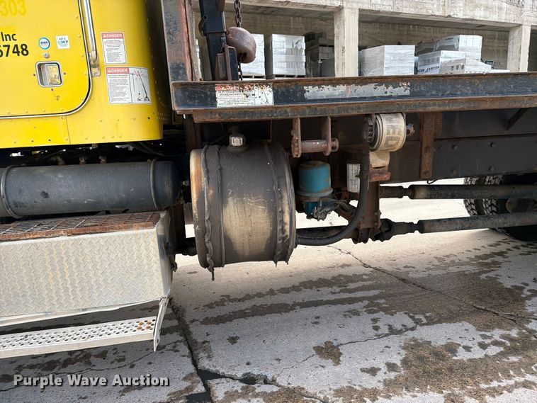 image for item FK0256 2004 Peterbilt 357 crane truck