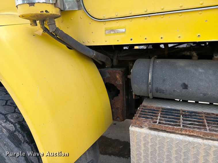 image for item FK0256 2004 Peterbilt 357 crane truck