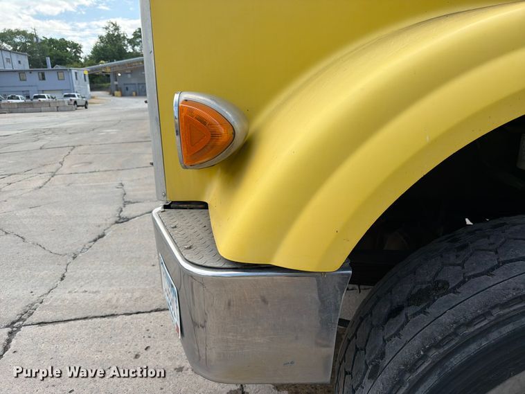 image for item FK0256 2004 Peterbilt 357 crane truck