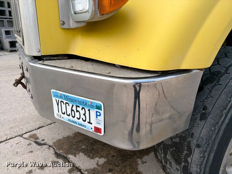 image for item FK0256 2004 Peterbilt 357 crane truck
