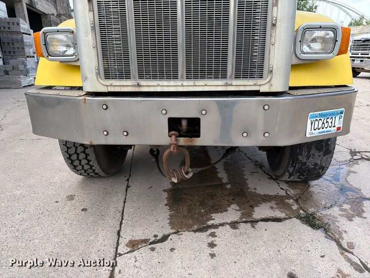 image for item FK0256 2004 Peterbilt 357 crane truck