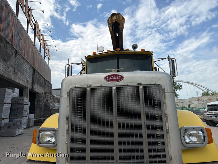image for item FK0256 2004 Peterbilt 357 crane truck