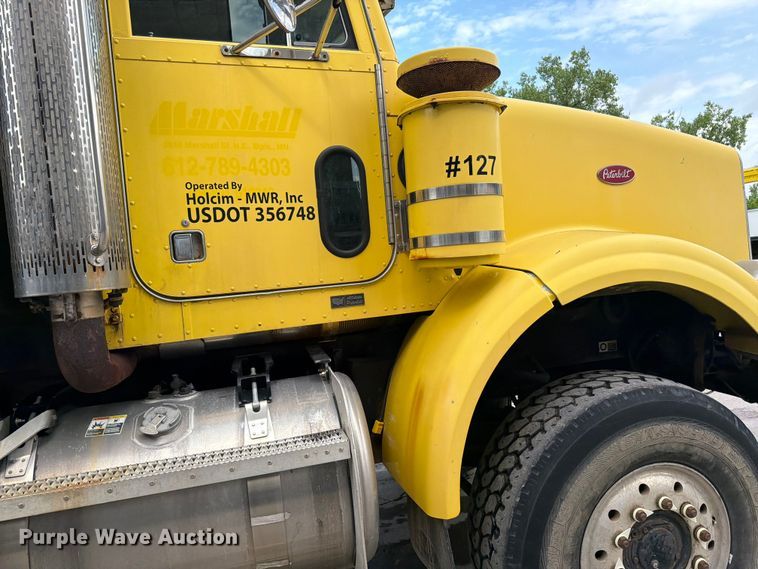 image for item FK0256 2004 Peterbilt 357 crane truck