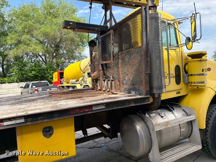 image for item FK0256 2004 Peterbilt 357 crane truck