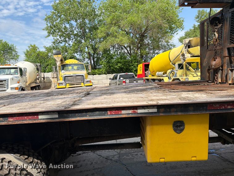 image for item FK0256 2004 Peterbilt 357 crane truck