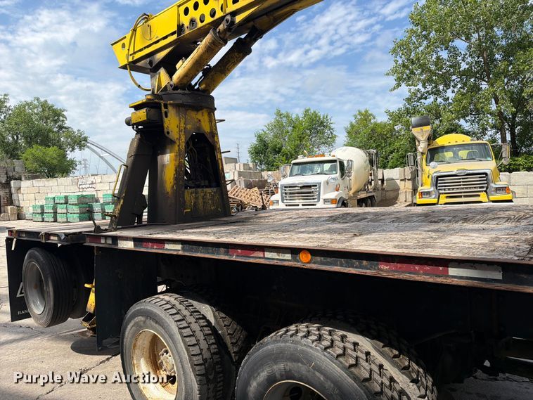 image for item FK0256 2004 Peterbilt 357 crane truck