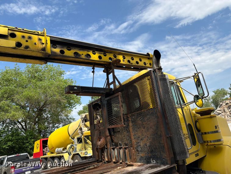 image for item FK0256 2004 Peterbilt 357 crane truck