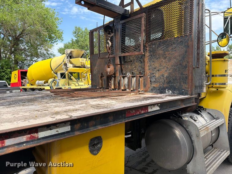 image for item FK0256 2004 Peterbilt 357 crane truck