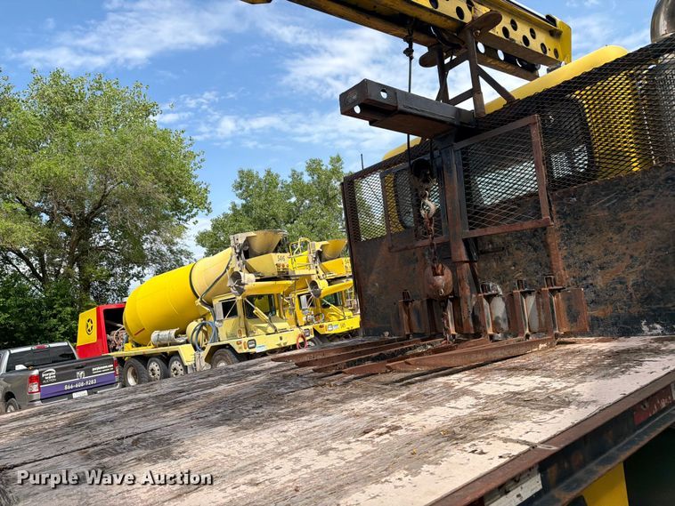 image for item FK0256 2004 Peterbilt 357 crane truck