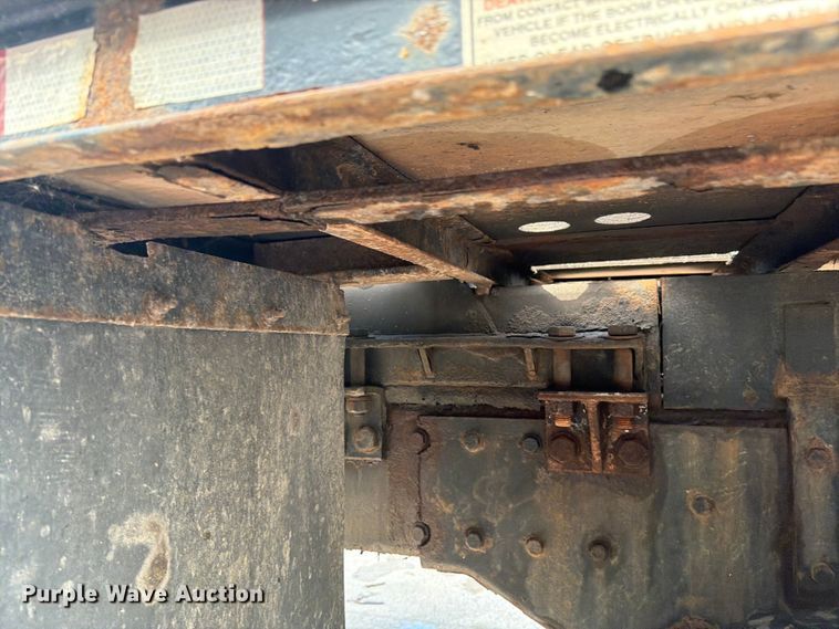 image for item FK0256 2004 Peterbilt 357 crane truck
