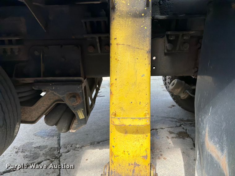 image for item FK0256 2004 Peterbilt 357 crane truck