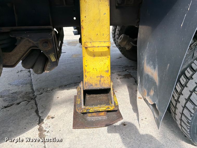 image for item FK0256 2004 Peterbilt 357 crane truck