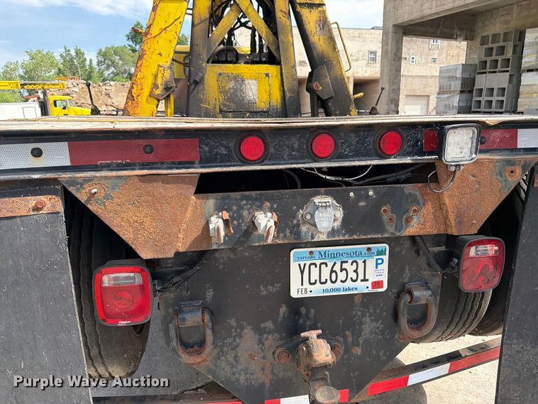image for item FK0256 2004 Peterbilt 357 crane truck