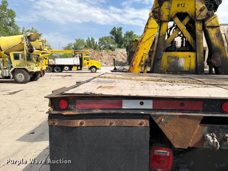 image for item FK0256 2004 Peterbilt 357 crane truck