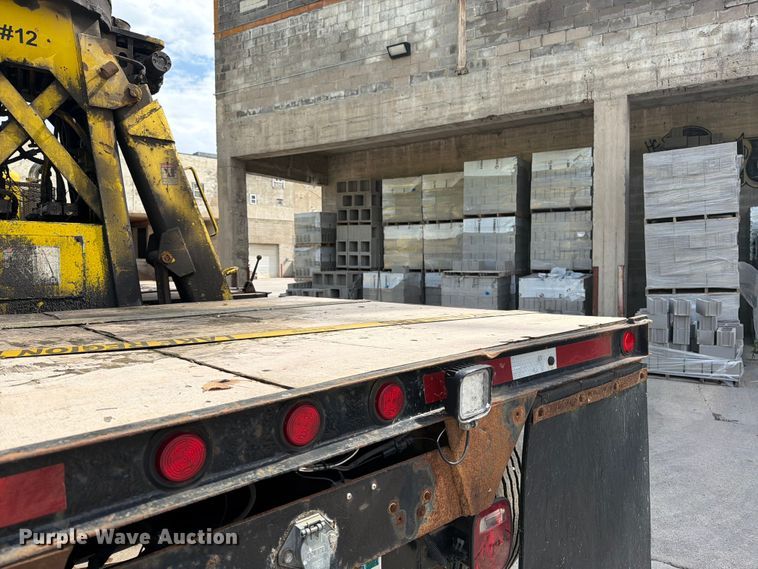 image for item FK0256 2004 Peterbilt 357 crane truck