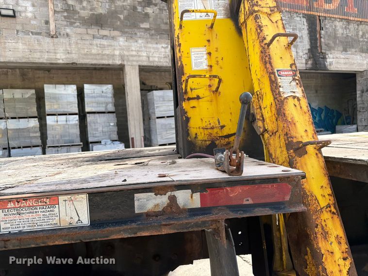 image for item FK0256 2004 Peterbilt 357 crane truck