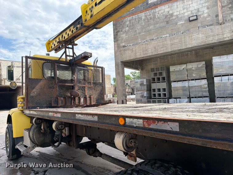 image for item FK0256 2004 Peterbilt 357 crane truck