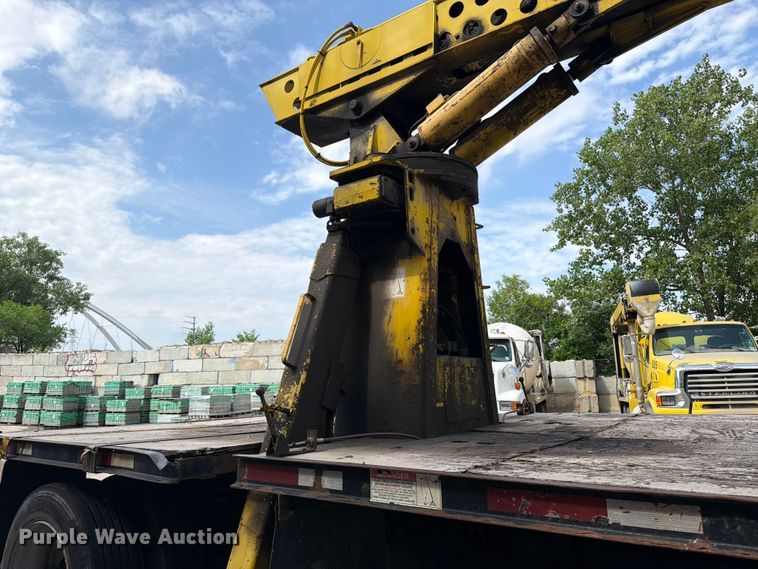 image for item FK0256 2004 Peterbilt 357 crane truck