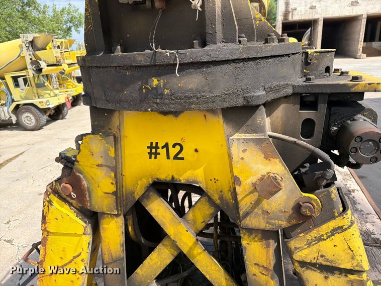 image for item FK0256 2004 Peterbilt 357 crane truck